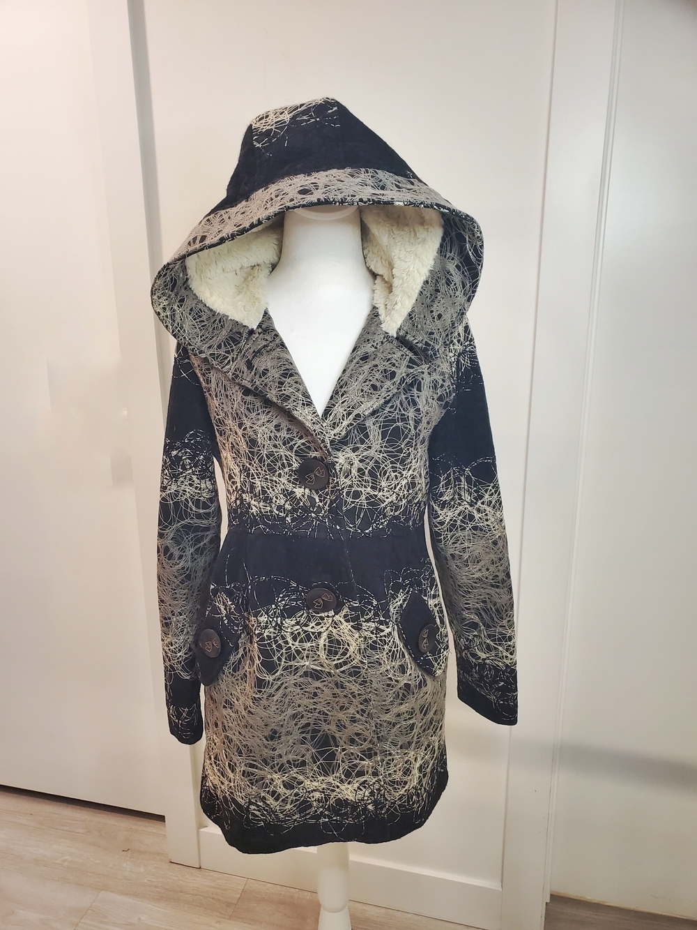 STUNNING Kaneko Collection Abstract Chaotic Thread Hooded Winter Coat - Picture 3 of 6